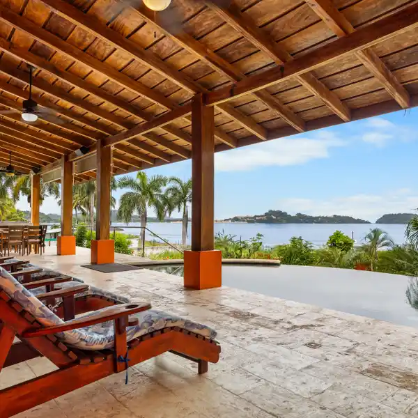 CASA DE SUEñOS: TITLED BEACHFRONT ESTATE IN PLAYA POTRERO