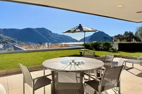 Lake View Apartment with Private Garden