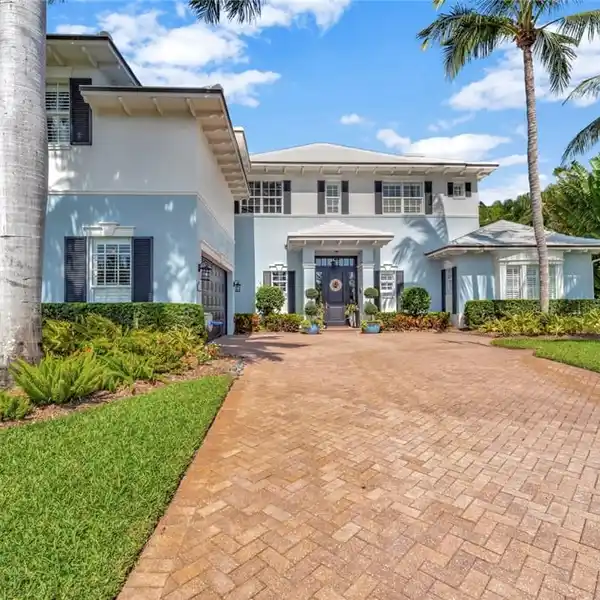 SPACIOUS ESTATE DESIGNED FOR COMFORT AND ENTERTAINING