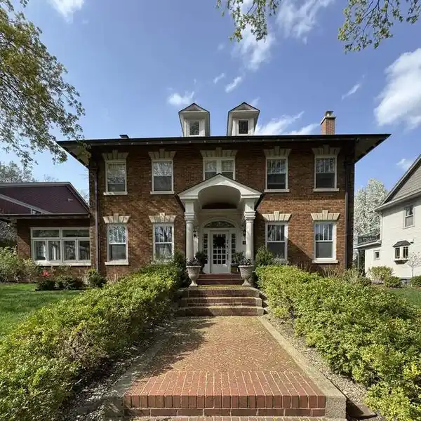 HISTORIC GEORGIAN-STYLE GEM IN DOWNTOWN LIBERTYVILLE’S COVETED HERITAGE AREA
