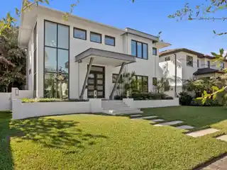 Contemporary Masterpiece in a Historic Neighborhood