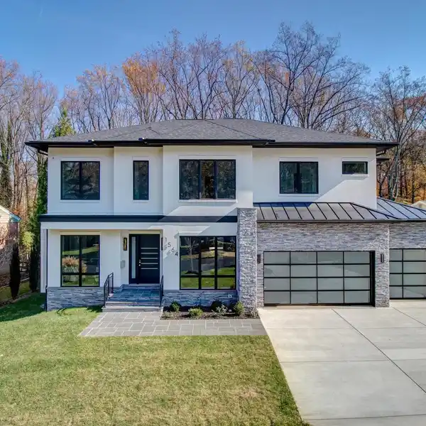 LIKE-NEW LUXURY IN MCLEAN