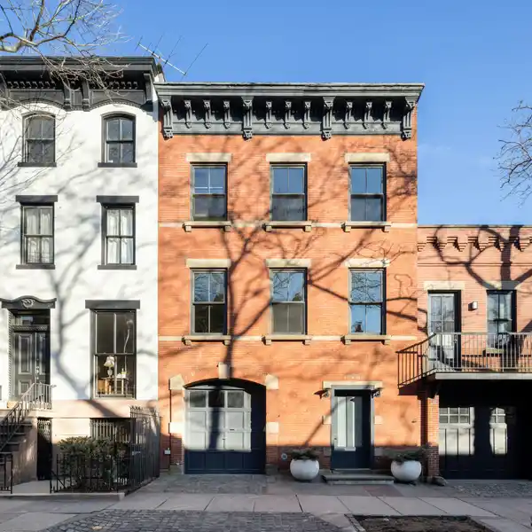 BREATHTAKING HEIGHTS TOWNHOUSE