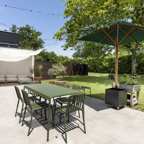 LIGHT-FILLED CONTEMPORARY VILLA