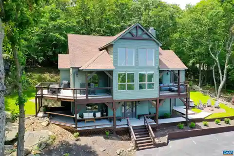 Stunning Post-and-beam Retreat