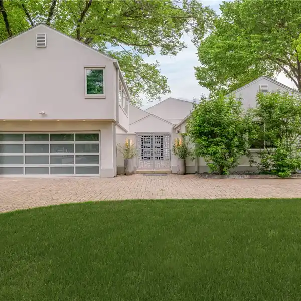 BEAUTIFULLY TRANSFORMED CONTEMPORARY HOME