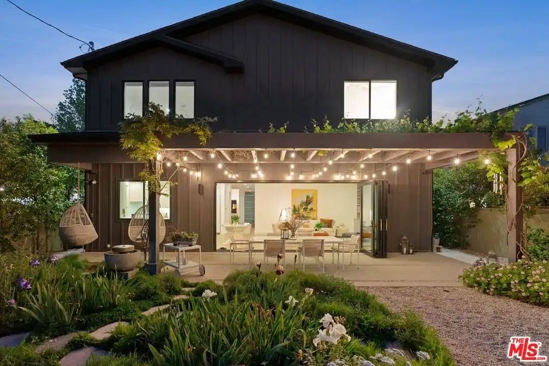 Warm Modern Retreat