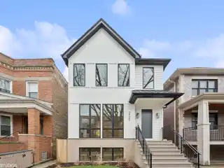 Refined New Construction in North Center