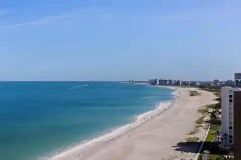 Updated Coastal Chic Gulf-front Condo