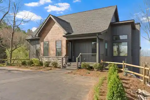 Newly Constructed Home Nestled in the High Country