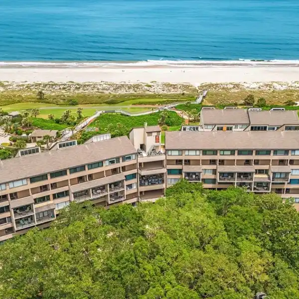 CUSTOM RENOVATED OCEANFRONT VILLA