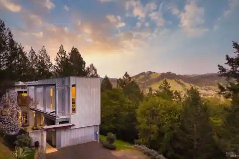 Award-winning Contemporary Home on 4.3 Acres