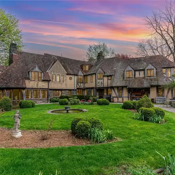 THE WENTWORTH MANSION