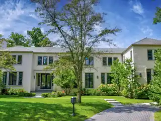 East Glencoe Stunner