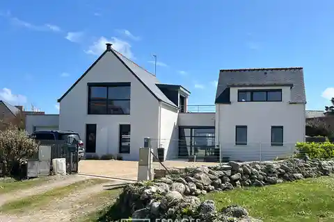 Oceanfront Architectural Gem with Panoramic Coastal Views