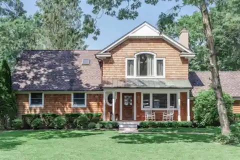 True Vacation Home in Pine Neck Landing with a Private Beach