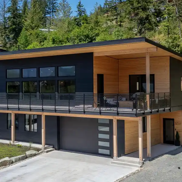 EXCEPTIONAL CUSTOM-BUILT SUNSTONE HOME