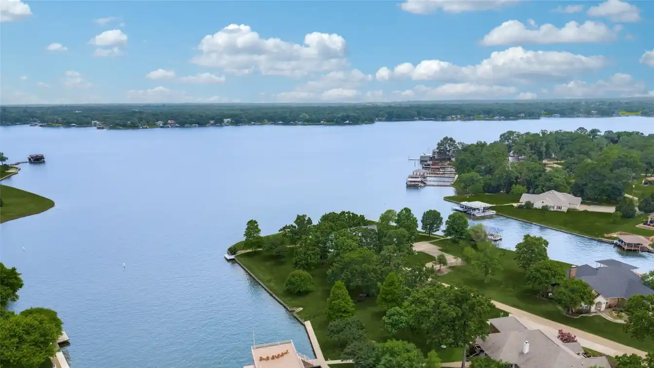 Delightful Cedar Creek Waterfront Home