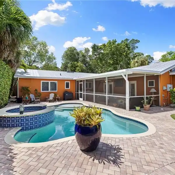 FANTASTIC FIVE BEDROOM HOME WITH GORGEOUS BACKYARD