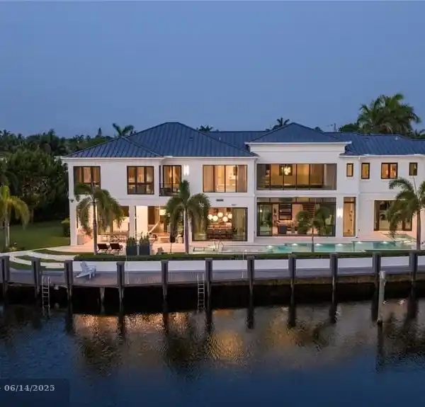 THE CROWN JEWEL OF EAST DEERFIELD BEACH