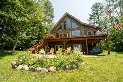 Lakeside Luxury Retreat