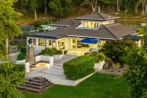 Luxurious Lifestyle Property with Stunning Panoramic Views