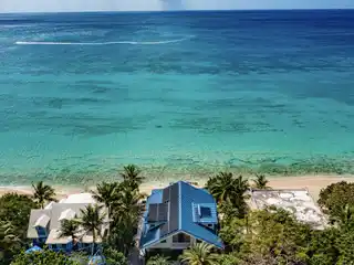High-end Waterfront Retreat