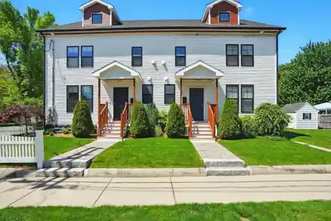 Stunning Townhome in Unbeatable Location