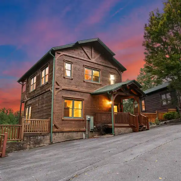STUNNING MULTI-LEVEL CABIN