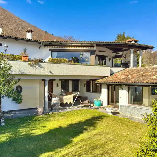 TRANQUIL HOME WITH BREATHTAKING VIEWS