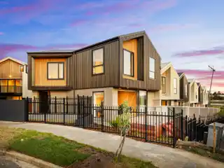 Leuschke-Designed Home by the Waterfront