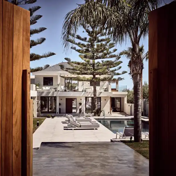 ELEGANT LUXURY VILLA