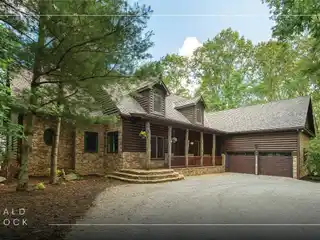 Authentic Log Home - a True Mountain Sanctuary