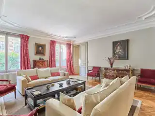 Elegant Ground-floor Apartment with Studio & Parking