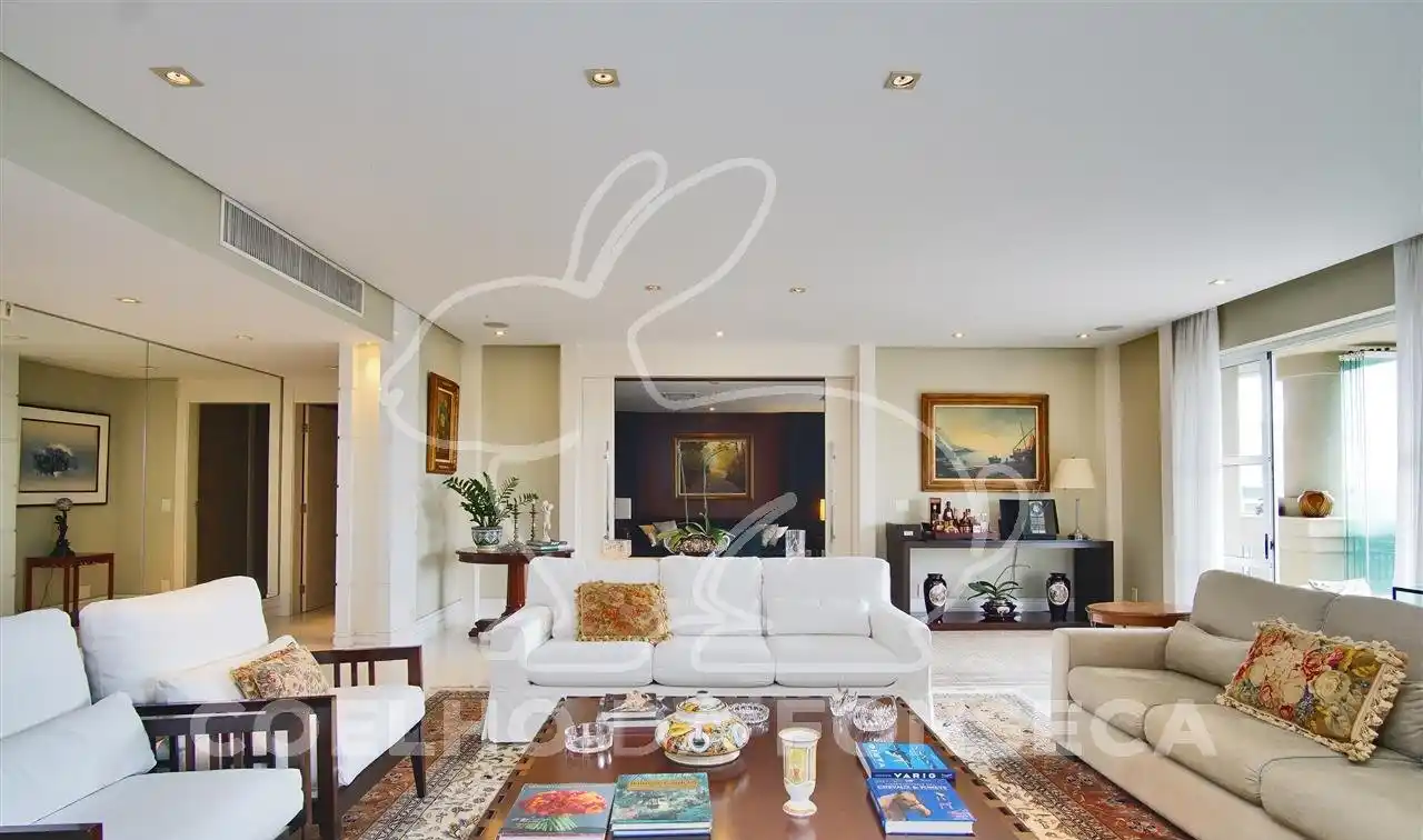 Beautiful Apartment with Park Views
