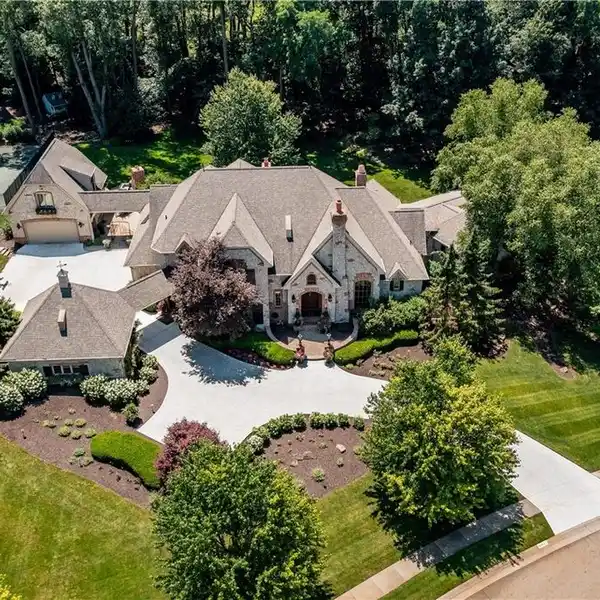 OVER 9,000 SQ FT OF REFINED LIVING