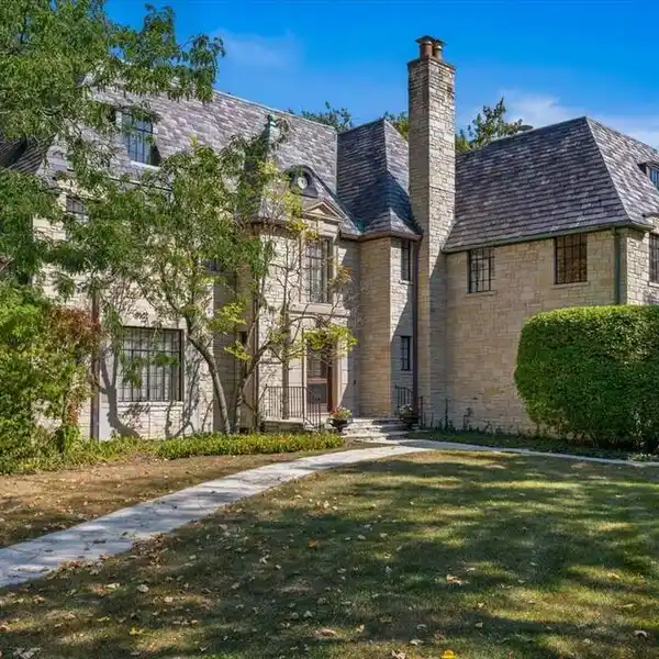 SPECTACULAR HOME WITH ARCHITECTURAL PEDIGREE