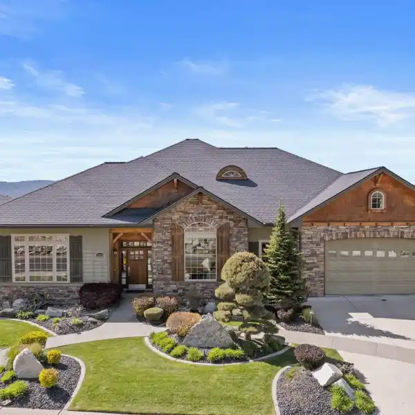 FANTASTIC OPPORTUNITY IN WANDERMERE ESTATES