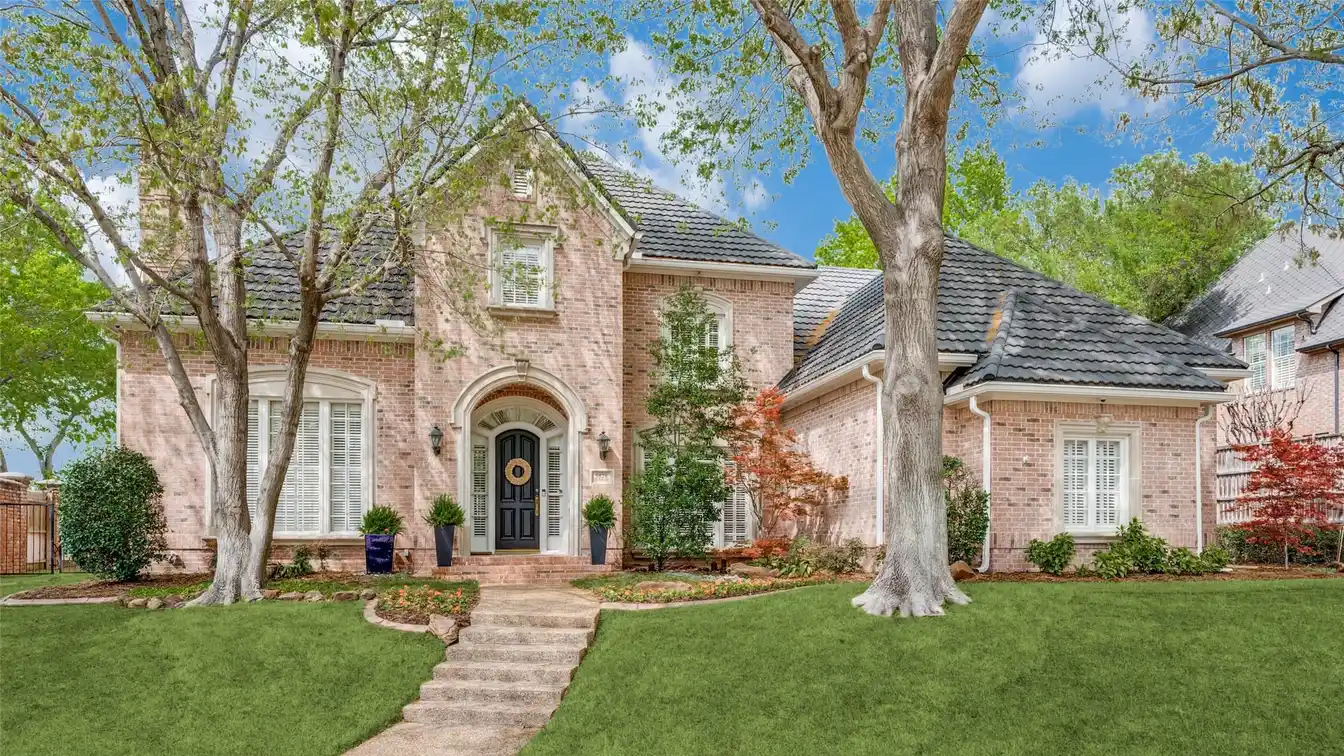 Luxury Living on a Tranquil Cul-de-sac