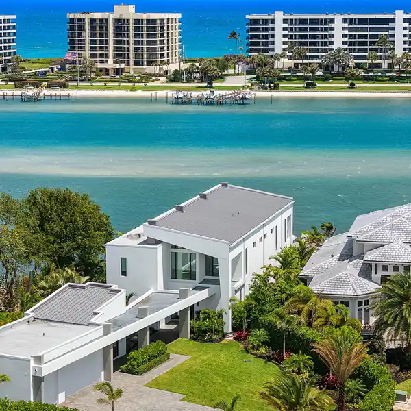 BREATHTAKING MODERN ESTATE