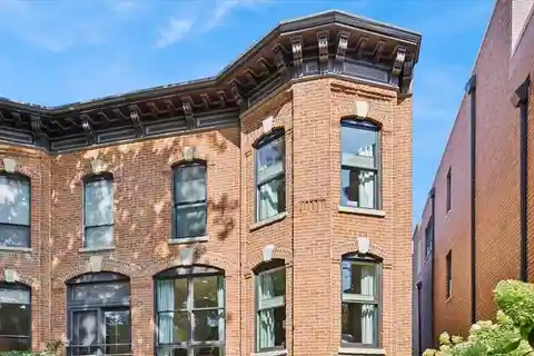 Timeless Lincoln Park Row Home with Modern Elegance