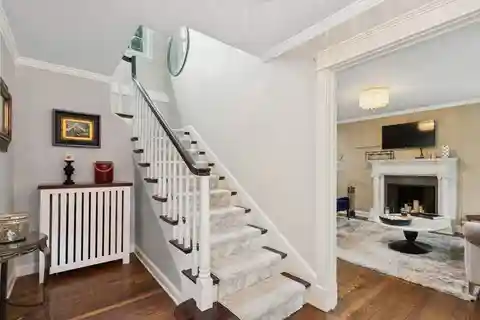 Picture-perfect Colonial in Desirable East Lake Forest