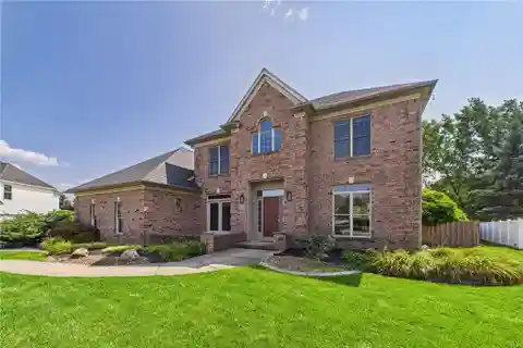 Elegance and Comfort in Loch Lea Estates