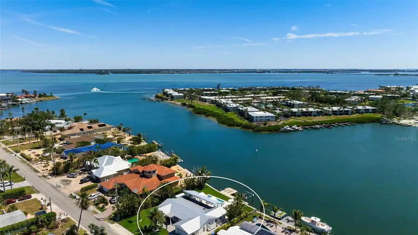 Wonderful Waterfront Retreat