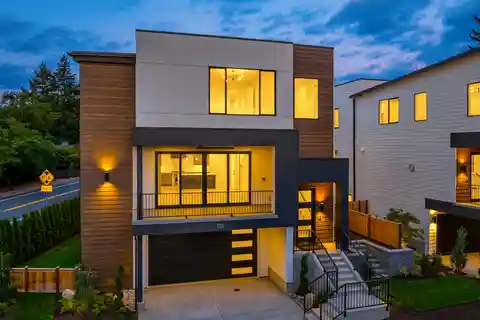 Brand-New Home in Moss Bay
