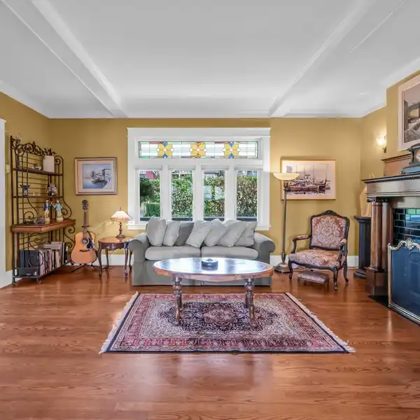 HERITAGE HOME WITH STUNNING HARBOR AND MOUNTAIN VIEWS