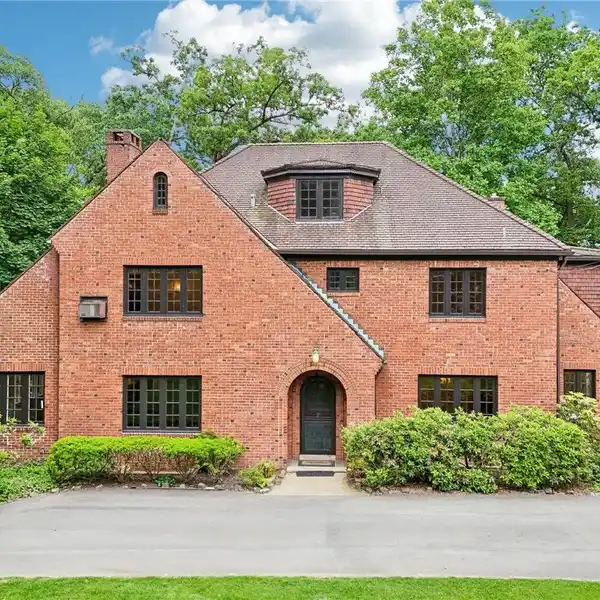 CLASSIC 1928 TUDOR IN AMAZING LOCATION