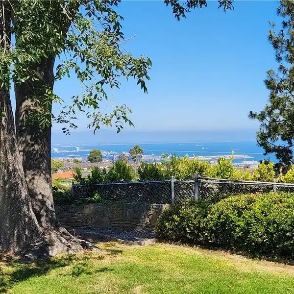 TURNKEY HOME WITH MILLION-DOLLAR HARBOR VIEWS