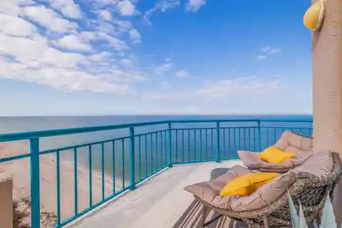 Sky-high Luxury Beachfront Living