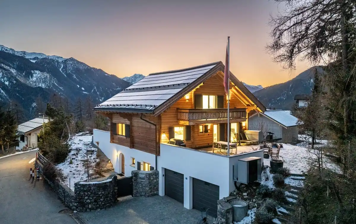 A Chalet on the Sunny Plateau of Alvaneu Dorf